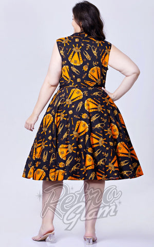 Miss Lulo Jani Dress in Alien Invasion Print plus sized back Miss Lulo Jani Dress in Alien Invasion Print plus sized back